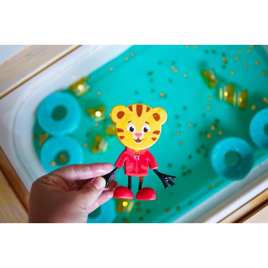 Glo Pals Set Daniel Tiger-Figur und 2 sensorische Wasserwürfel – ein leuchtendes Badespielzeug für Kinder.