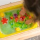 Glo Pals Set Elmo-Figur und 2 sensorische Wasserwürfel – ein leuchtendes Badespielzeug für Kinder.