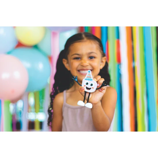 Glo Pals Set Party Pal-Figur und 2 sensorische Wasserwürfel – ein leuchtendes Badespielzeug für Kinder.