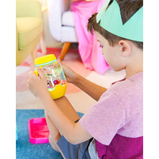 Glo Pals Sensory Bottle Honey Bee: ein leuchtendes Spielzeug für Kinder mit gelb Design.