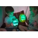 Glo Pals Sensory Bottle Honey Bee: ein leuchtendes Spielzeug für Kinder mit gelb Design.