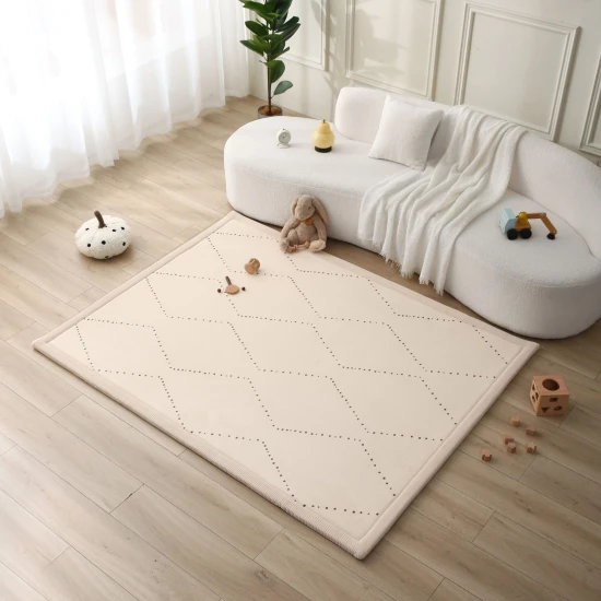 Chevron-Kinderteppich für sicheres und komfortables Spielen.