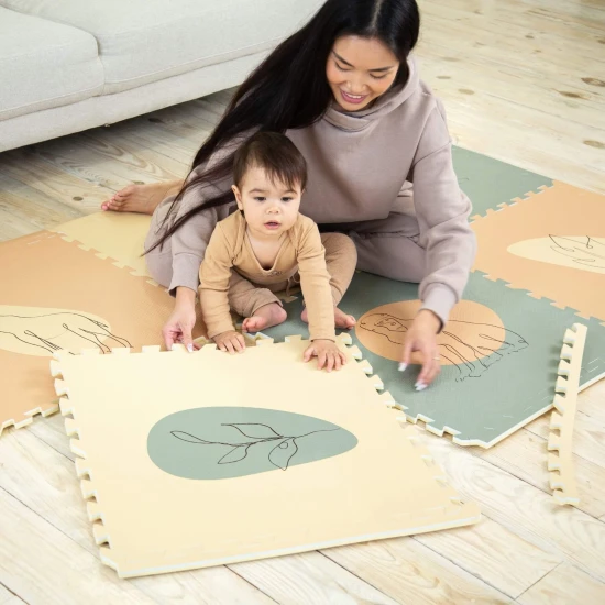 Verspielte und bequeme Puzzlematte zum Spielen und Klettern.