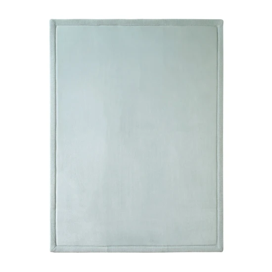 Kinderteppich in mint für sicheres und bequemes Spielen.