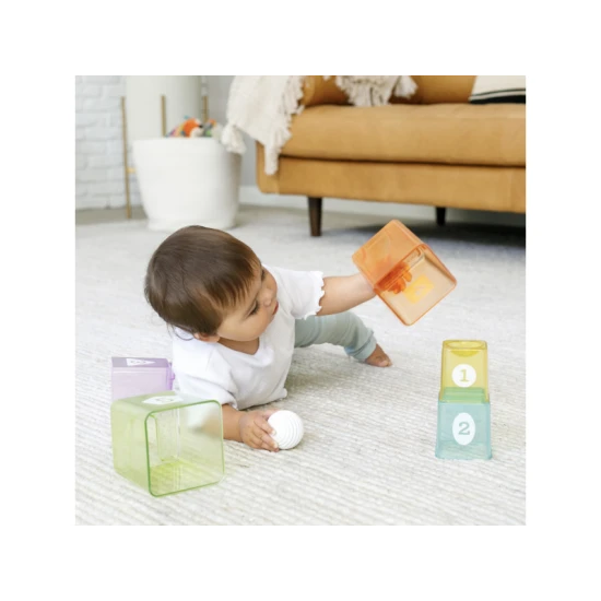 Infantino Set aus Stapelbechern und Bällen