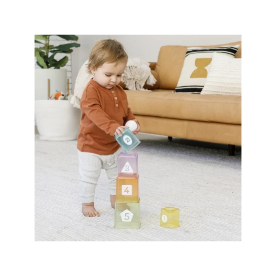 Infantino Set aus Stapelbechern und Bällen
