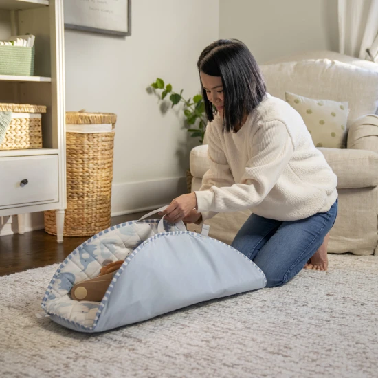 Doppelseitige Spieldecke Elephant March™ 0M+ Ingenuity 17412-2