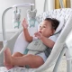 Große Schaukel mit vibrierender Wippe und Melodie USB 2-in-1 Raylan 0M+ bis 9 kg Große Schaukel mit vibrierender Wippe und Melodie USB 2-in-1 Raylan 0M+ bis 9 kg Ingenuity 11791-1