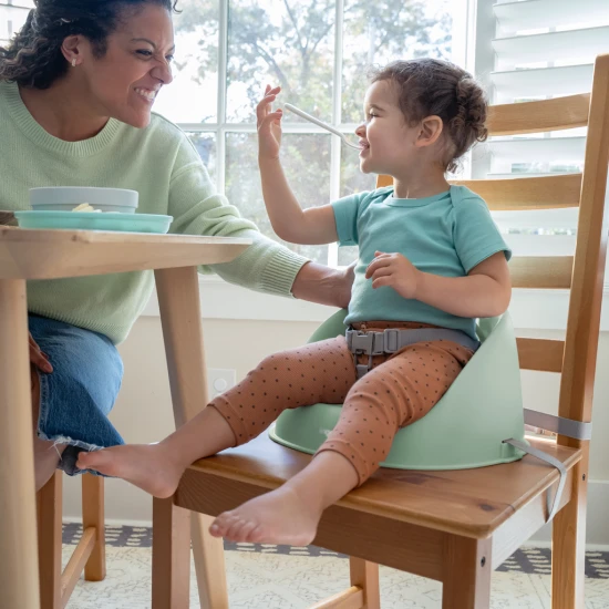Sitzverkleiner für Stühle My Spot™ Teal 6M+, bis 15 kg Sitzverkleiner für Stühle My Spot™ Teal 6M+, bis 15 kg Ingenuity 17482-3