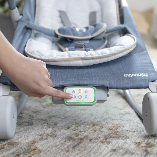 Vibrierende Massagewippe mit Melodie Happy Belly™ Rock-to-Bounce Chambray 0M+ bis 9 kg Vibrierende Massagewippe mit Melodie Happy Belly™ Rock-to-Bounce Chambray 0M+ bis 9 kg Ingenuity 16854-2