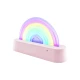 Die tanzende Regenbogenlampe in Pink wechselt im Rhythmus der Musik ihre Farbe.