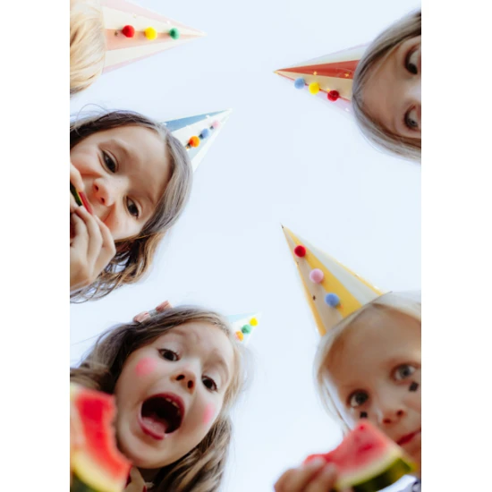 Partyhüte für kleine Geburtstagskinder.