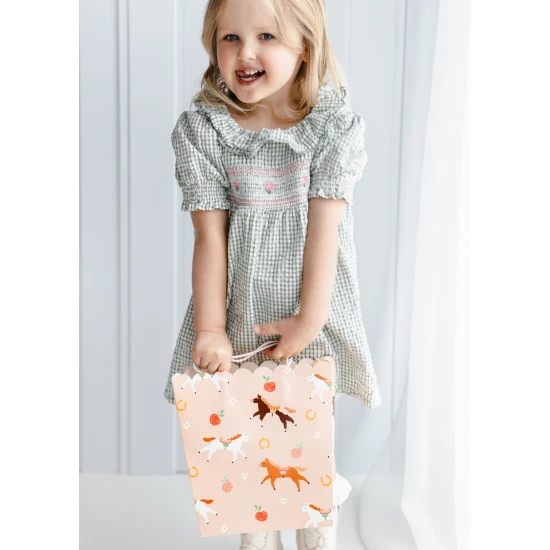 Rosa Geschenktüte mit süßem Pferdemotiv.