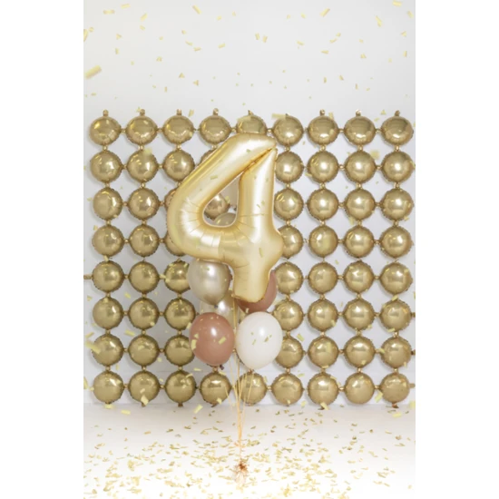 Eleganter Ballon zum 4. Geburtstag – mit goldenen Sternen