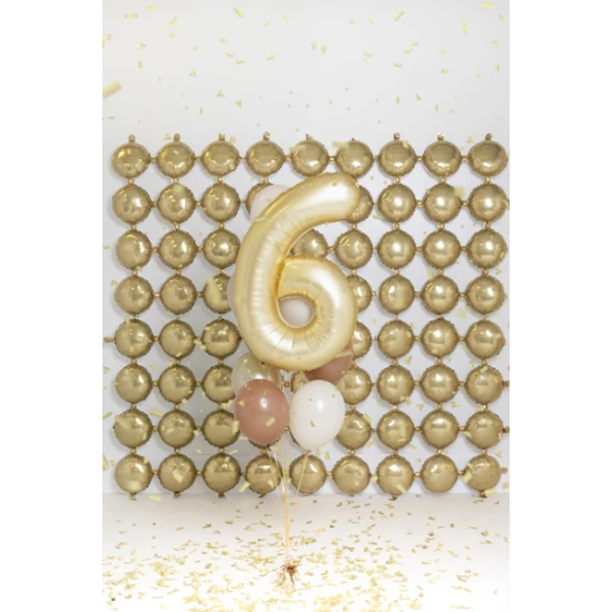 Ein eleganter Ballon zum 6. Geburtstag – mit goldenen Sternen