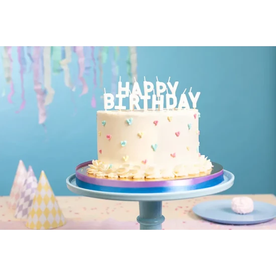 Kerzen mit der Aufschrift Happy Birthday - 13 Stück Geburtstagskerzen auf der Torte