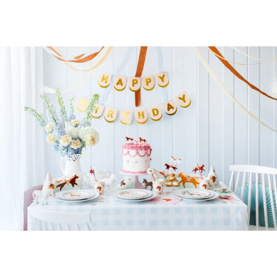 Pappteller mit Pferdemotiv für ein Kinderfest.