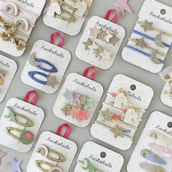 Verschönern Sie Ihre Frisur mit diesem wunderschönen Set aus Regenbogen-Einhorn-Haarbändern.