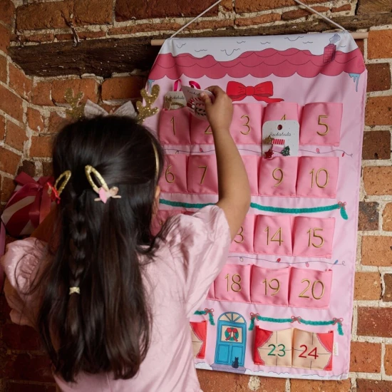 Wiederverwendbarer Adventskalender Puppenhaus Wiederverwendbarer Adventskalender Puppenhaus – Rockahula Kids X600