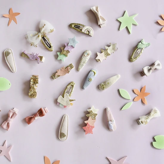 Clips mit dem Motiv Regenbogen-Einhörner.