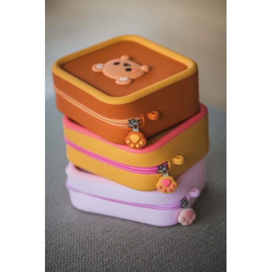 Silikontasche zum sicheren Transport der Kamera.