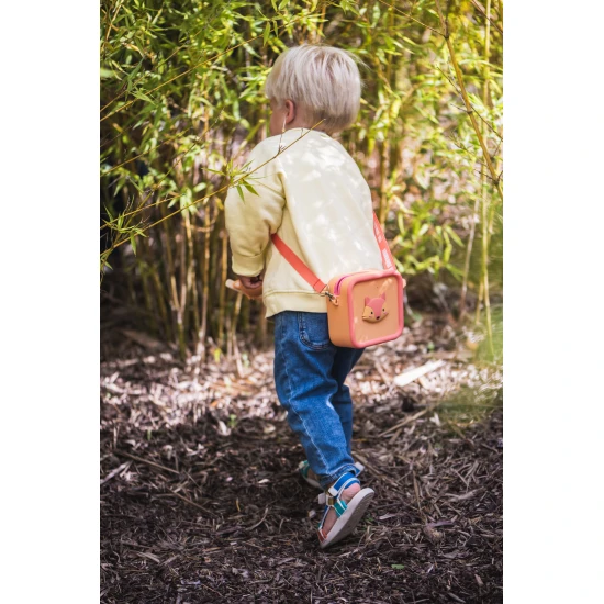 Silikontasche zum sicheren Transport der Kamera.