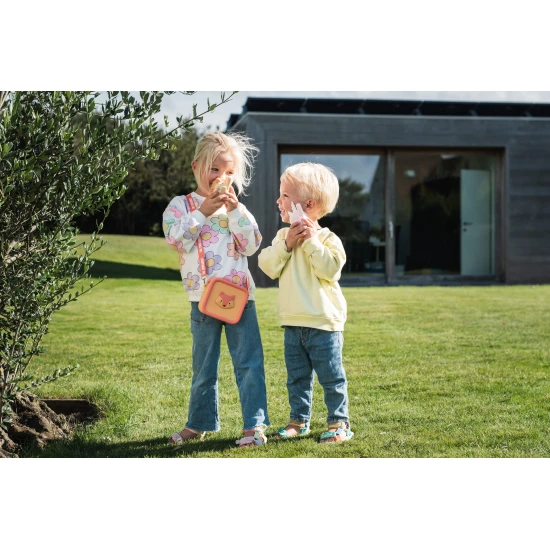 Silikontasche zum sicheren Transport der Kamera.