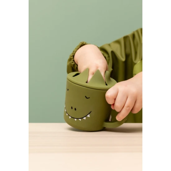 Niedliche Tasse mit dem beliebten Tiermotiv Dinosaurier.