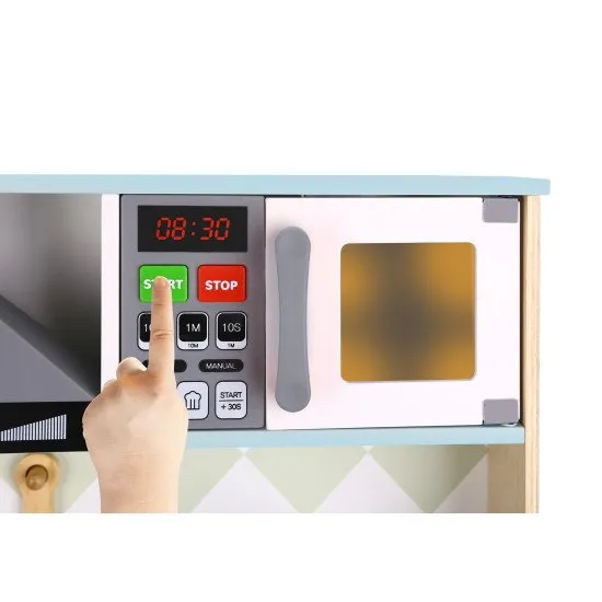 Küche mit Küchenausstattung für Kinder