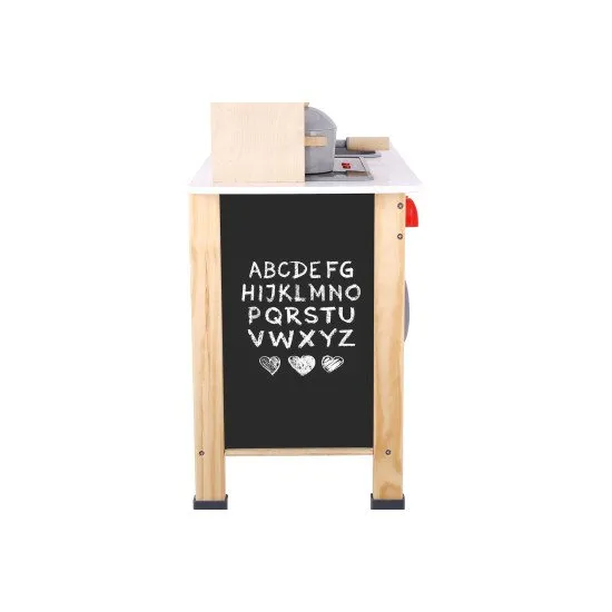 Küche mit Küchenausstattung für Kinder