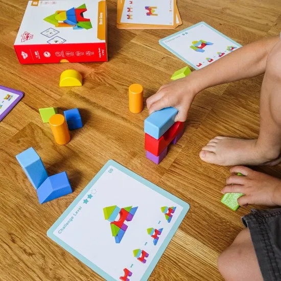 Kinderspiel mit Bausteinen