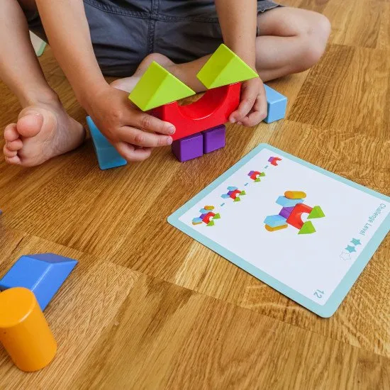 Kinderspiel mit Bausteinen