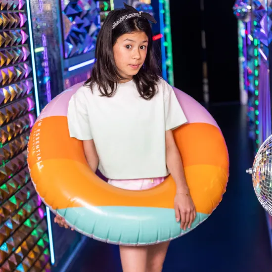 Aufblasbares Fahrrad Swim Essentials Rainbow 90 cm – buntes Sommerfahrrad für Kinder und Erwachsene