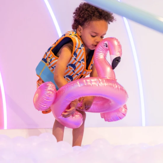 Aufblasbares Kinderrad Swim Essentials mit Flamingo-Design in der Farbe Pink – Durchmesser 55 cm