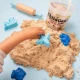 ChildGen Zaubersand im Eimer Natur 500 g – natürlicher, antibakterieller und duftender kinetischer Sand für Kinder.