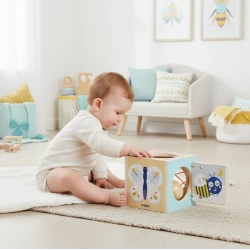 BabyBox's erstes entwicklungsförderndes Holzspielzeug