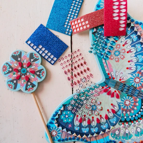 Bastel dir deine eigenen Feenflügel und einen Zauberstab zur Dekoration!