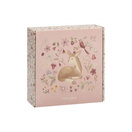 Das Kreativset „Feengarten“ enthält Buntstifte, Wasserfarben, Aufkleber und Knete zum Gestalten von Kunstprojekten für Kinder.