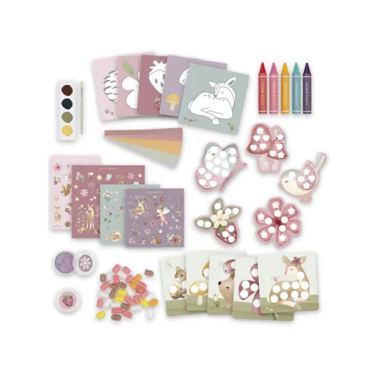 Das Kreativset „Feengarten“ enthält Buntstifte, Wasserfarben, Aufkleber und Knete zum Gestalten von Kunstprojekten für Kinder.