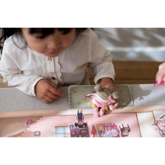 Buch mit Aufklebern Haus Rosa