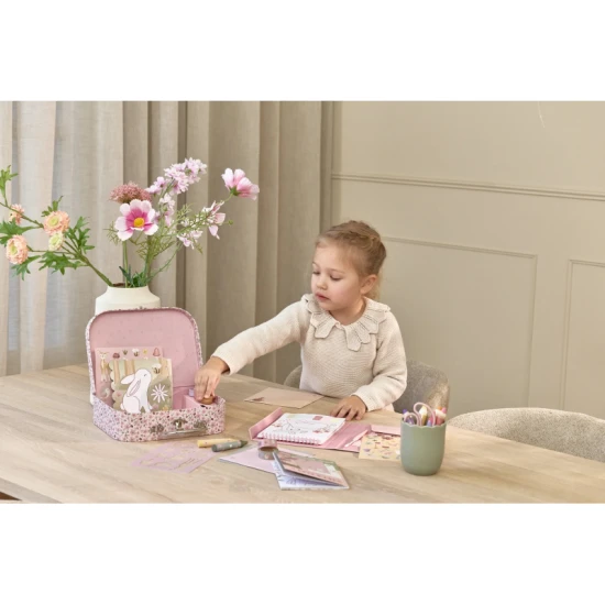 Kreatives Set in einem Rosa-Gehäuse