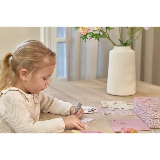 Kreatives Set in einem Rosa-Gehäuse