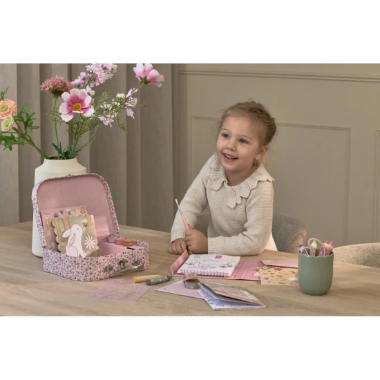 Kreatives Set in einem Rosa-Gehäuse