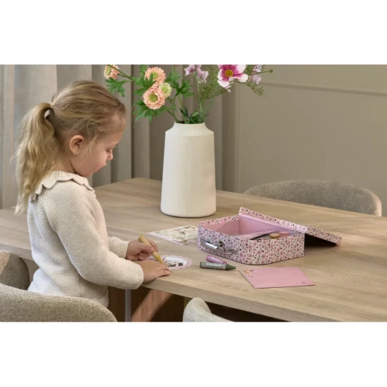 Kreatives Set in einem Rosa-Gehäuse