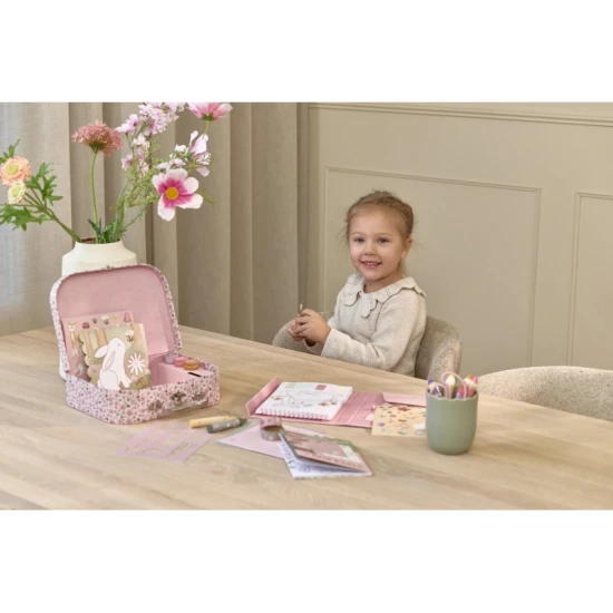 Kreatives Set in einem Rosa-Gehäuse