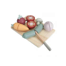 Gemüse auf einem Brett schneiden