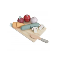 Gemüse auf einem Brett schneiden