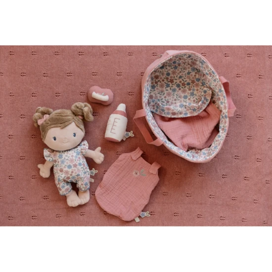 Puppe im Korb Rosa