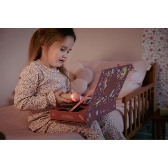 Kinderprojektor Little Dutch Pink - Märchen zur Projektion mit 12 Rollen und einem Bilderbuch