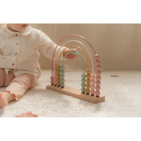 Regenbogen-Feengarten-Theke mit bunten Perlen